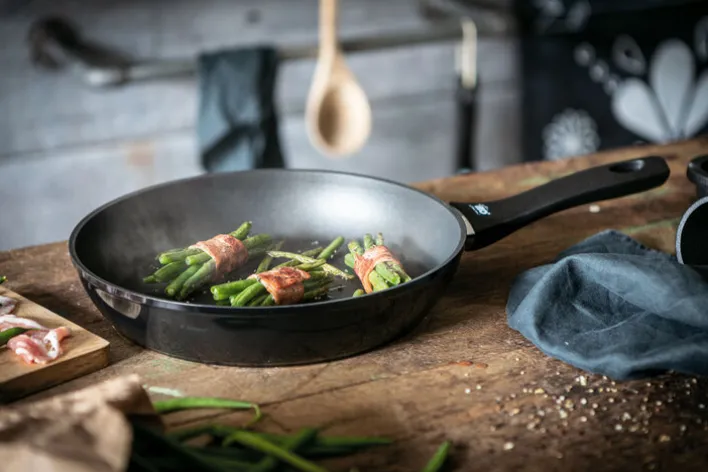 ELO Bratpfanne /Stielpfanne Ø 28 SAVE Aluguss inkl. Pfannenschoner