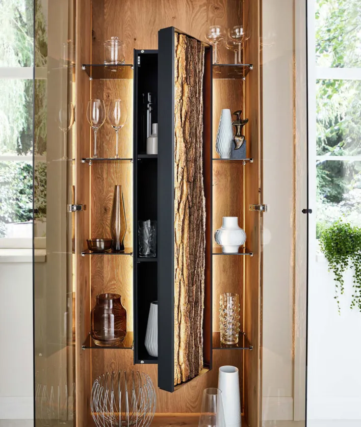 hartmann Vitrine RUNA 82 x 205 cm Kerneiche /Rinde