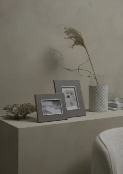 JOOP! Bilderrahmen CORNFLOWER Textil 18 x 22 x 1,5 cm grau-weiß