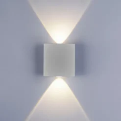 Paul Neuhaus Außenwandleuchte CARLO Aluminium/Kunststoff 8 x 7.6 x 3.2 cm Silberfarbig